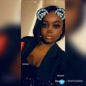 Meet your Posher, Neia